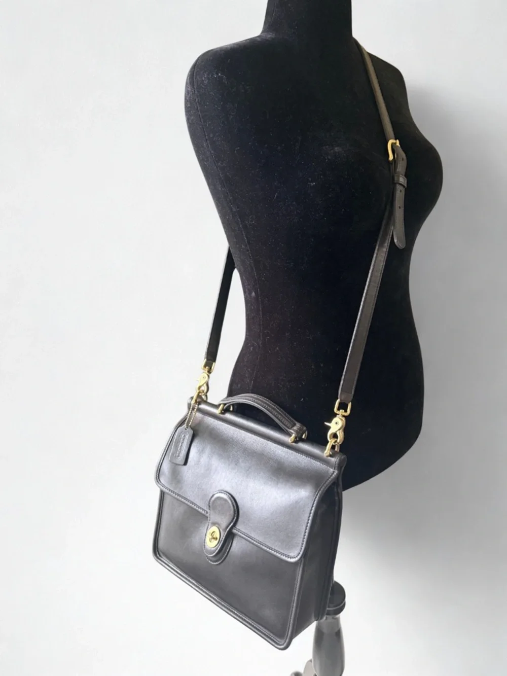 Vintage COACH Willis Bag 9927 Black Glovetanned Leather Crossbody + Dust Bag - Picture 7 of 12